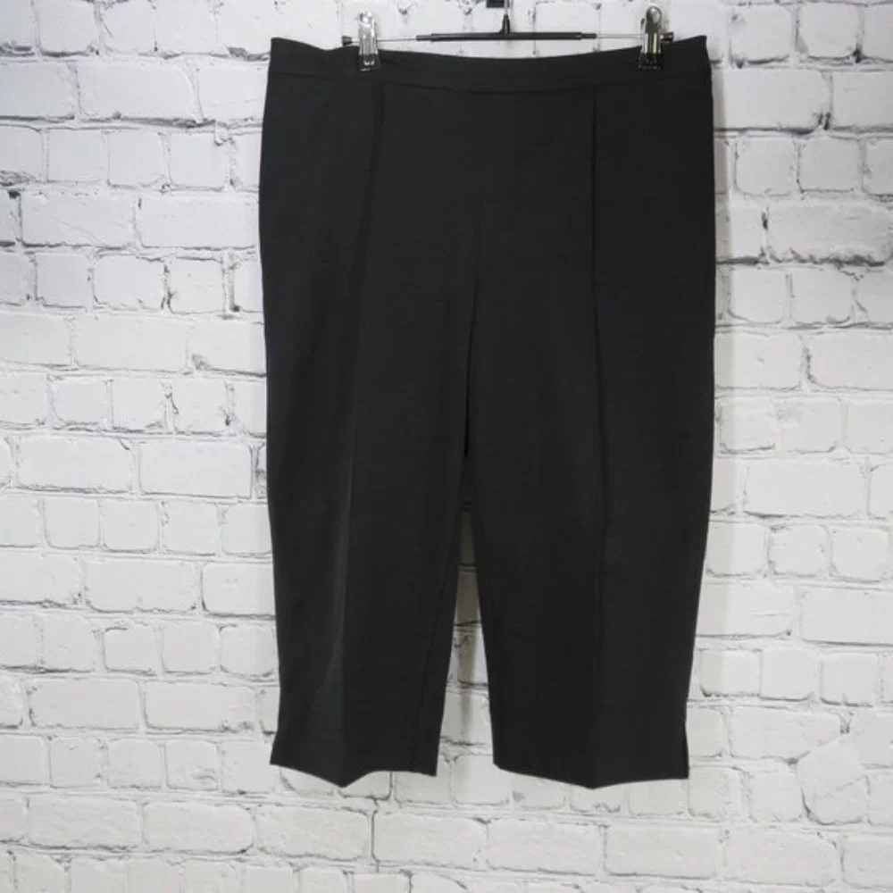 Women's Stretch Pedal Pushers with Pintucks - Black - Picture 3 of 6